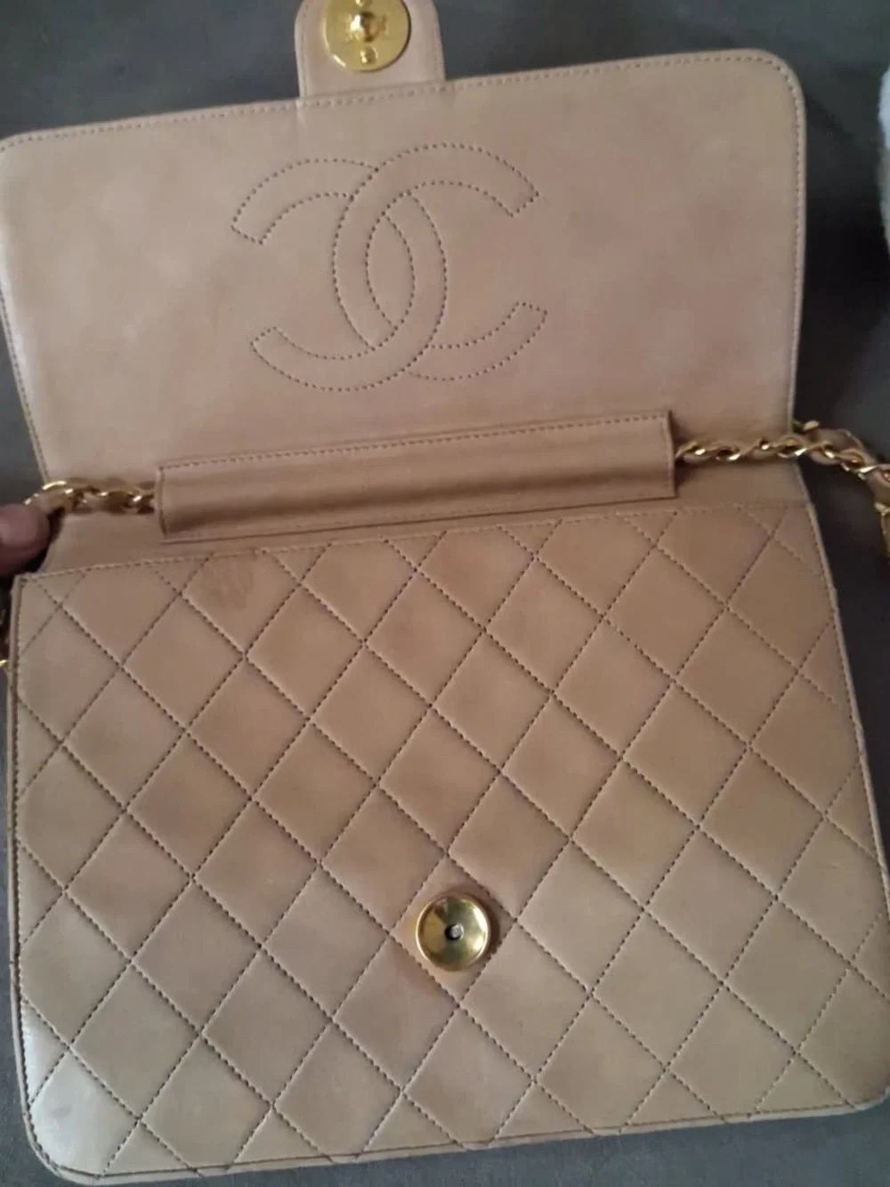 CHANEL Beige Quilted Shoulder Bag with Gold Chain